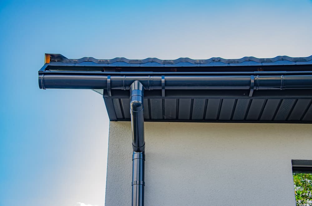 half-gutter-downpipe-on-roof-house